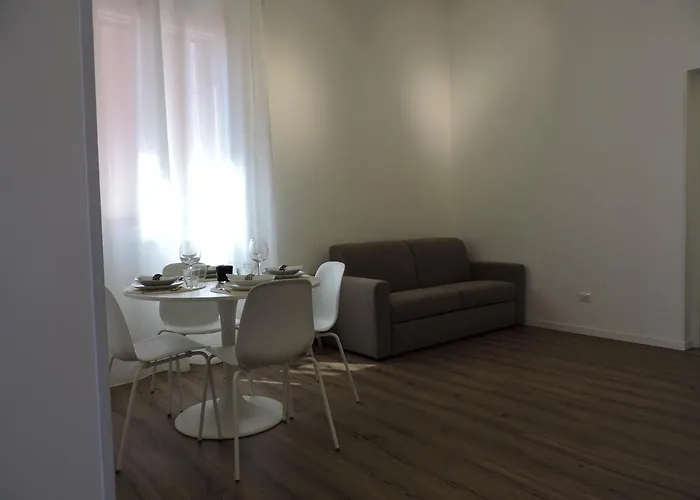 Garibaldi 52 Exclusive * Bari